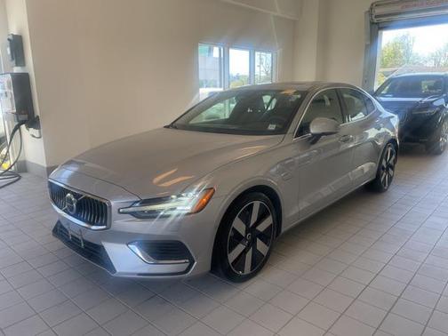 2023 Volvo S60 Recharge Plug-In Hybrid T8 Ultimate Bright Theme