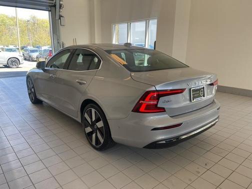 2023 Volvo S60 Recharge Plug-In Hybrid T8 Ultimate Bright Theme