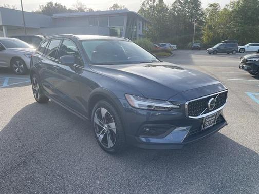 2024 Volvo V60 Cross Country B5 Plus
