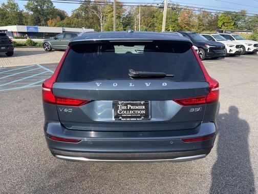 2024 Volvo V60 Cross Country B5 Plus