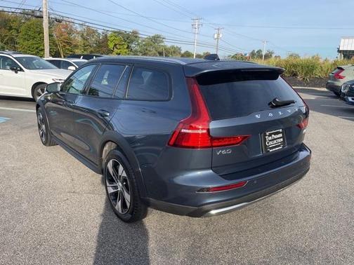 2024 Volvo V60 Cross Country B5 Plus