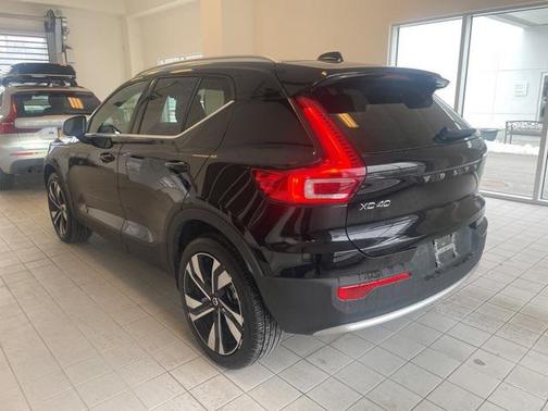 2025 Volvo XC40 B5 Plus Bright Theme