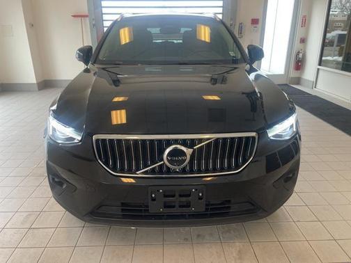 2025 Volvo XC40 B5 Plus Bright Theme