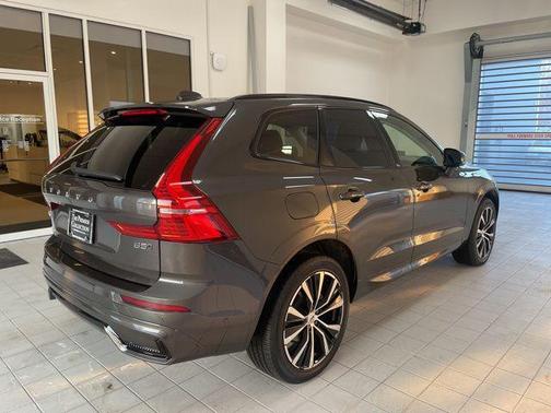 2025 Volvo XC60 B5 Plus