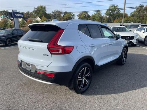 2025 Volvo XC40 B5 Core Bright Theme