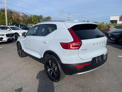 2025 Volvo XC40 B5 Core Bright Theme