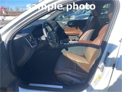 2025 Volvo V60 Cross Country Plus, B5 AWD Gas (mild hybrid)