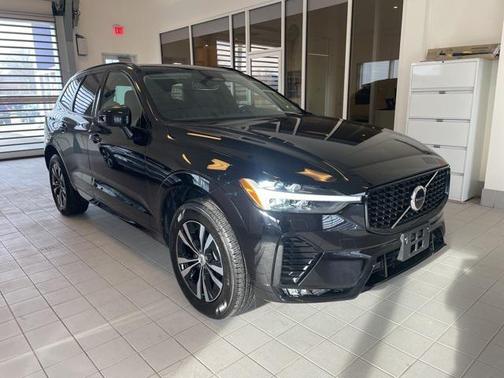 2024 Volvo XC60 B5 Core Dark Theme