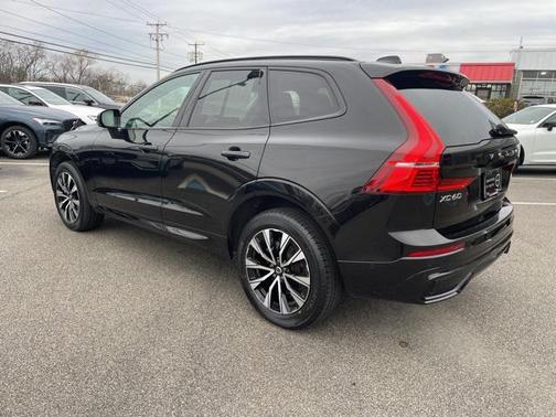 2023 Volvo XC60 B5 Plus Dark Theme