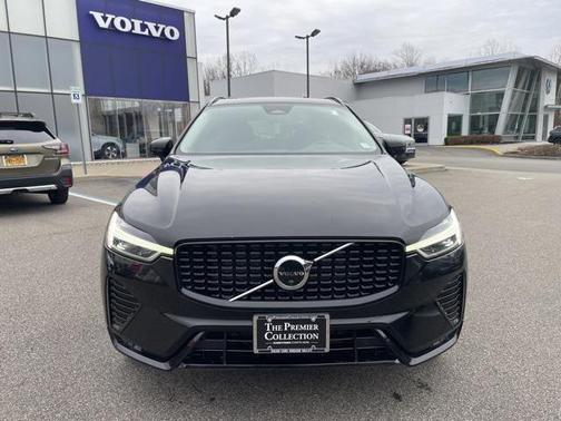 2023 Volvo XC60 B5 Plus Dark Theme