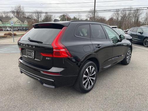 2023 Volvo XC60 B5 Plus Dark Theme