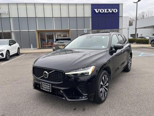 2023 Volvo XC60 B5 Plus Dark Theme