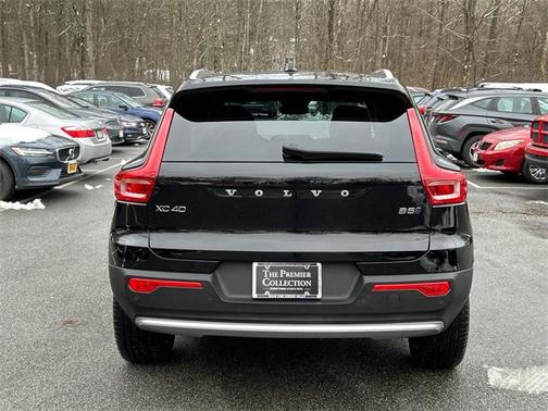 2025 Volvo XC40 B5 Plus Bright Theme