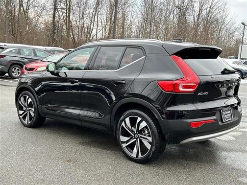 2025 Volvo XC40 B5 Plus Bright Theme