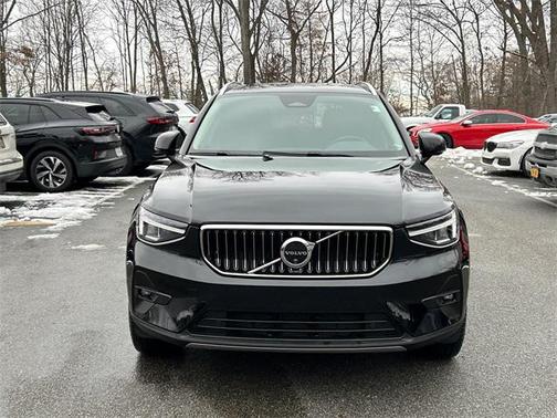 2025 Volvo XC40 B5 Plus Bright Theme