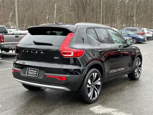 2025 Volvo XC40 B5 Plus Bright Theme