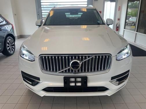 2025 Volvo XC90 Plug-In Hybrid T8 Plus 6-Seater