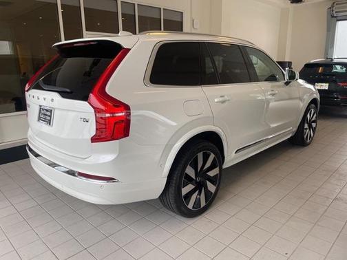 2025 Volvo XC90 Plug-In Hybrid T8 Plus 6-Seater