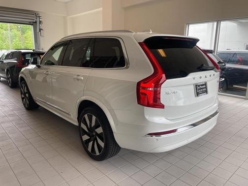 2025 Volvo XC90 Plug-In Hybrid T8 Plus 6-Seater