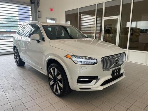 2025 Volvo XC90 Plug-In Hybrid T8 Plus 6-Seater