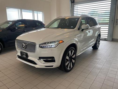 2025 Volvo XC90 Plug-In Hybrid T8 Plus 6-Seater