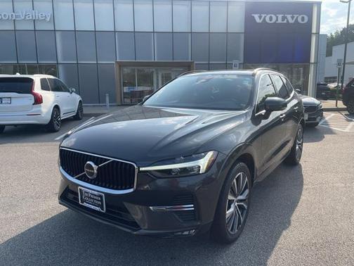 2022 Volvo XC60 B5 Momentum