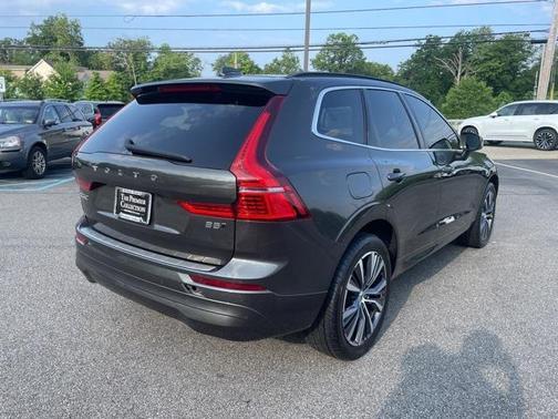 2022 Volvo XC60 B5 Momentum