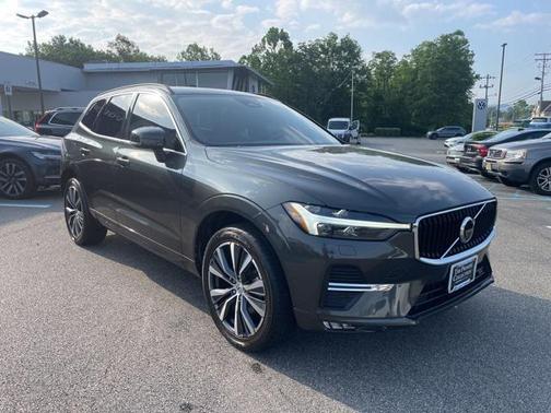 2022 Volvo XC60 B5 Momentum