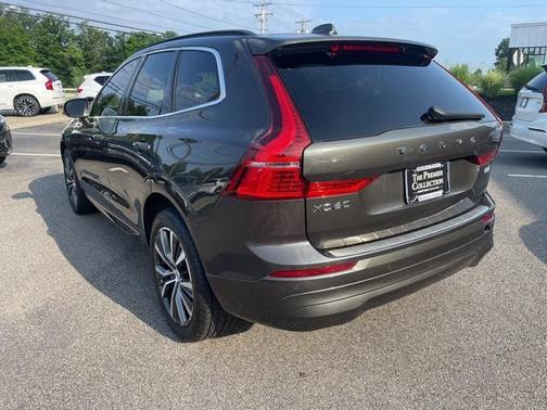 2022 Volvo XC60 B5 Momentum