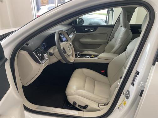 2024 Volvo S60 B5 Core Dark Theme