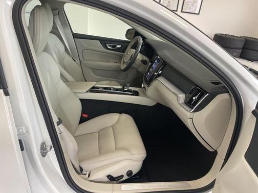 2024 Volvo S60 B5 Core Dark Theme