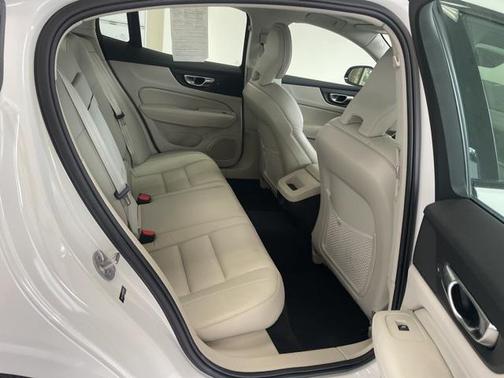 2024 Volvo S60 B5 Core Dark Theme