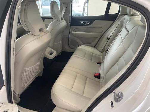 2024 Volvo S60 B5 Core Dark Theme