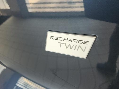 2022 Volvo XC40 Recharge Pure Electric P8 Twin Plus