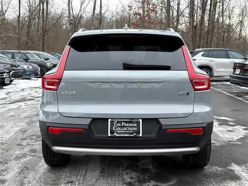 2025 Volvo XC40 B5 Plus Bright Theme