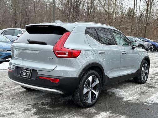 2025 Volvo XC40 B5 Plus Bright Theme