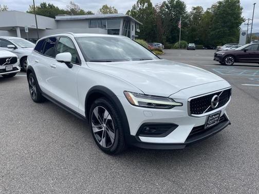 2022 Volvo V60 Cross Country T5