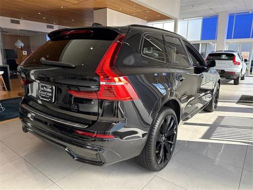 2025 Volvo XC60 Plug-In Hybrid T8 Ultra Black Edition
