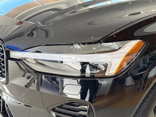 2025 Volvo XC60 Plug-In Hybrid T8 Ultra Black Edition