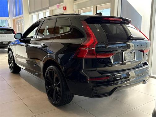 2025 Volvo XC60 Plug-In Hybrid T8 Ultra Black Edition