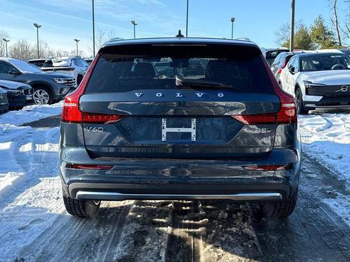 2026 Volvo V60 Cross Country Ultra, B5 AWD Gas (mild hybrid)