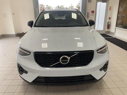 2024 Volvo XC40 B5 Plus Dark Theme