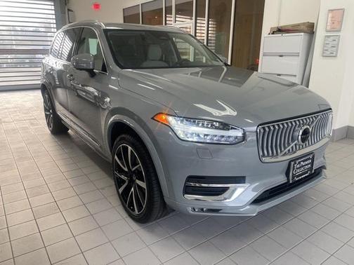 2024 Volvo XC90 B6 Plus Bright Theme 7-Seater