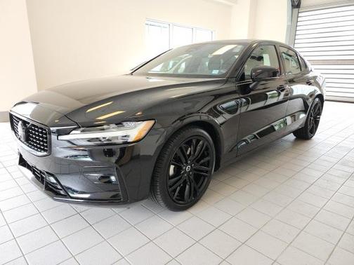 2024 Volvo S60 B5 Plus Black Edition