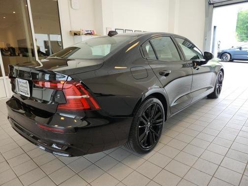2024 Volvo S60 B5 Plus Black Edition