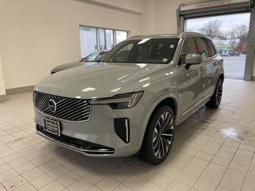 2025 Volvo XC90 B5 Plus 7-Seater