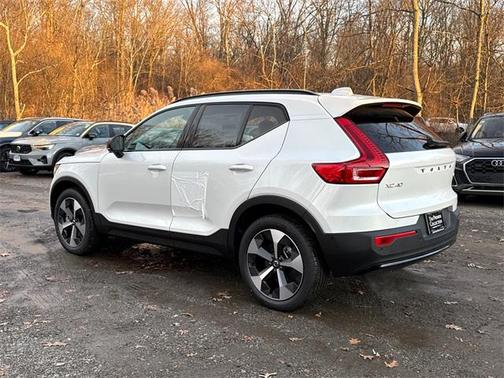 2026 Volvo XC40 B5 Plus