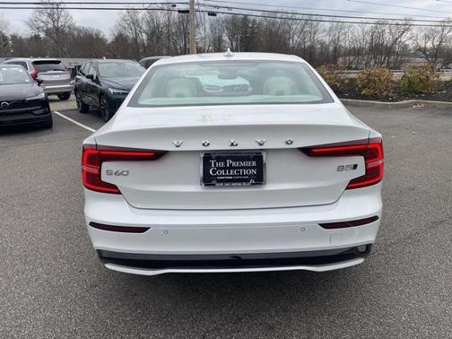 2024 Volvo S60 B5 Core Dark Theme