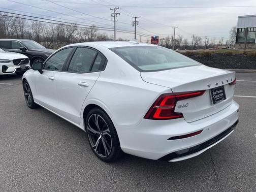 2024 Volvo S60 B5 Core Dark Theme