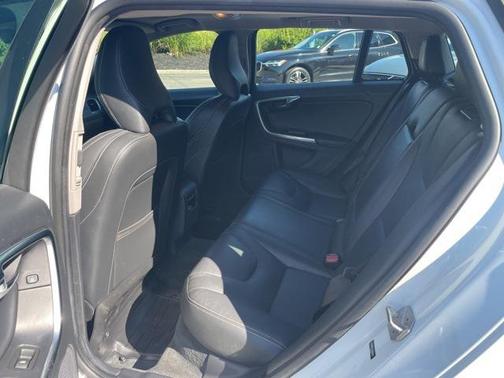 2018 Volvo V60 T5 Dynamic